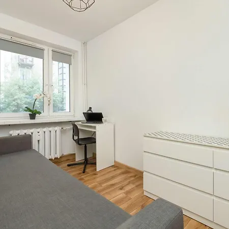 Merliniego Trendy With Desk By Renters Lägenhet Warszawa