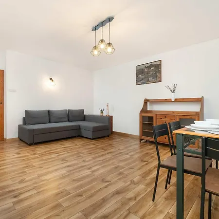 Merliniego Trendy With Desk By Renters Lägenhet *