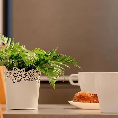 Apartamento Merliniego Trendy With Desk By Renters Varsóvia