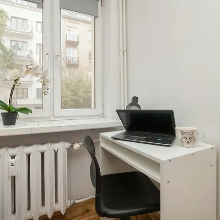 Apartamento Merliniego Trendy With Desk By Renters Varsovia